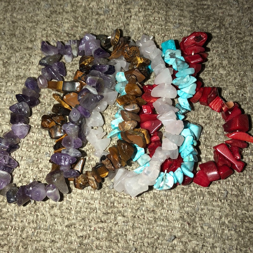 💜➡️ Set of five elastic banded stone bracelets